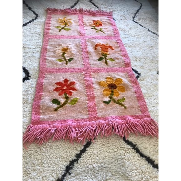SALE-Vintage Flower Power Rug - Picture 2 of 9